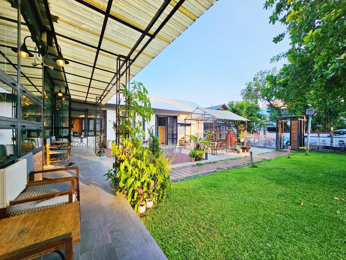 Sherloft Home & Hostel Chiang Mai Eksteriør bilde