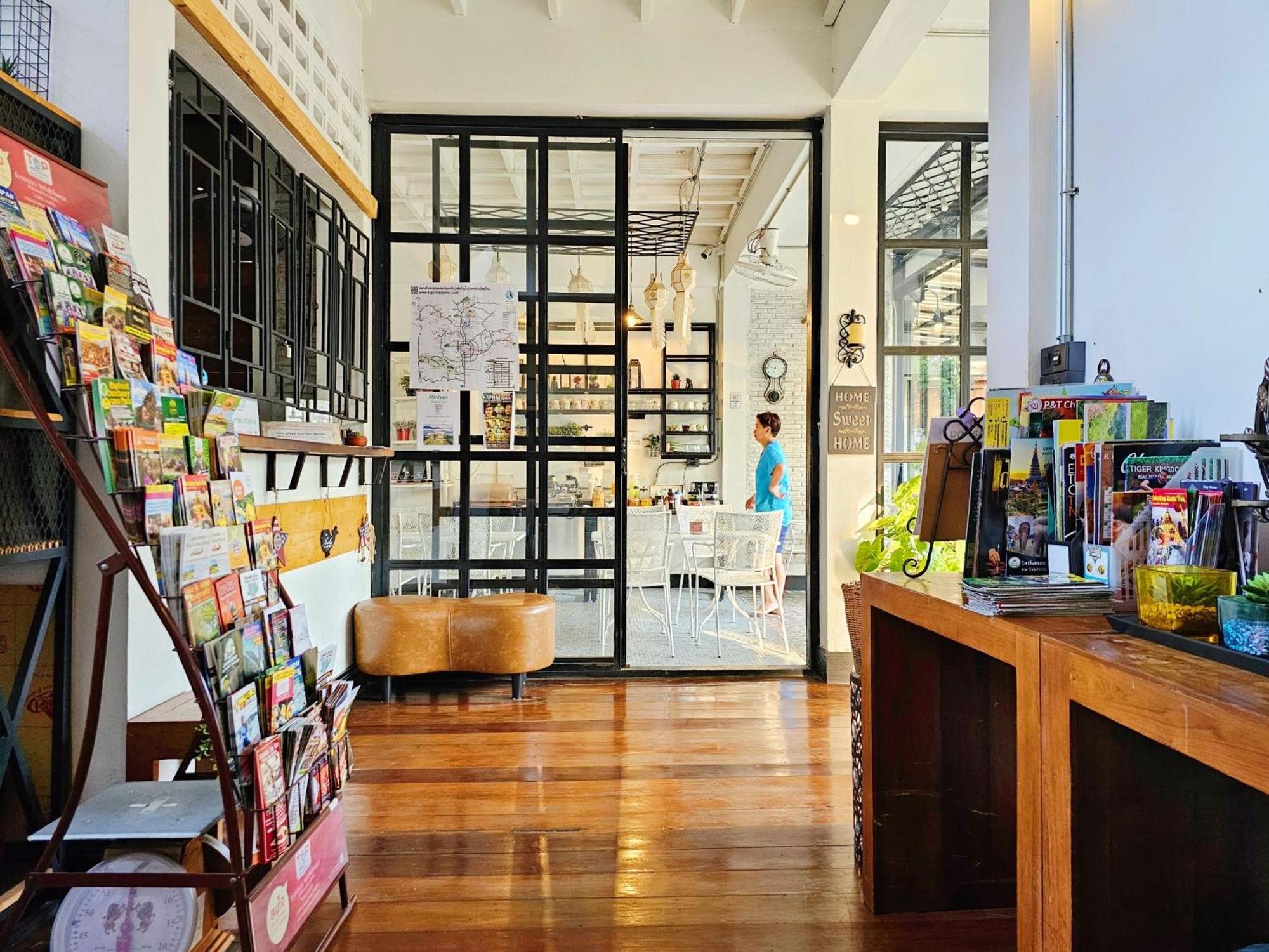 Sherloft Home & Hostel Chiang Mai Eksteriør bilde