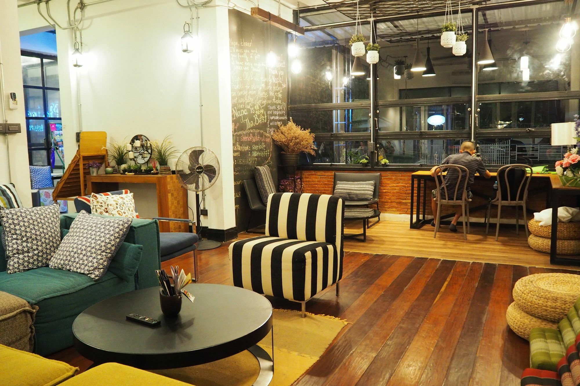 Sherloft Home & Hostel Chiang Mai Eksteriør bilde