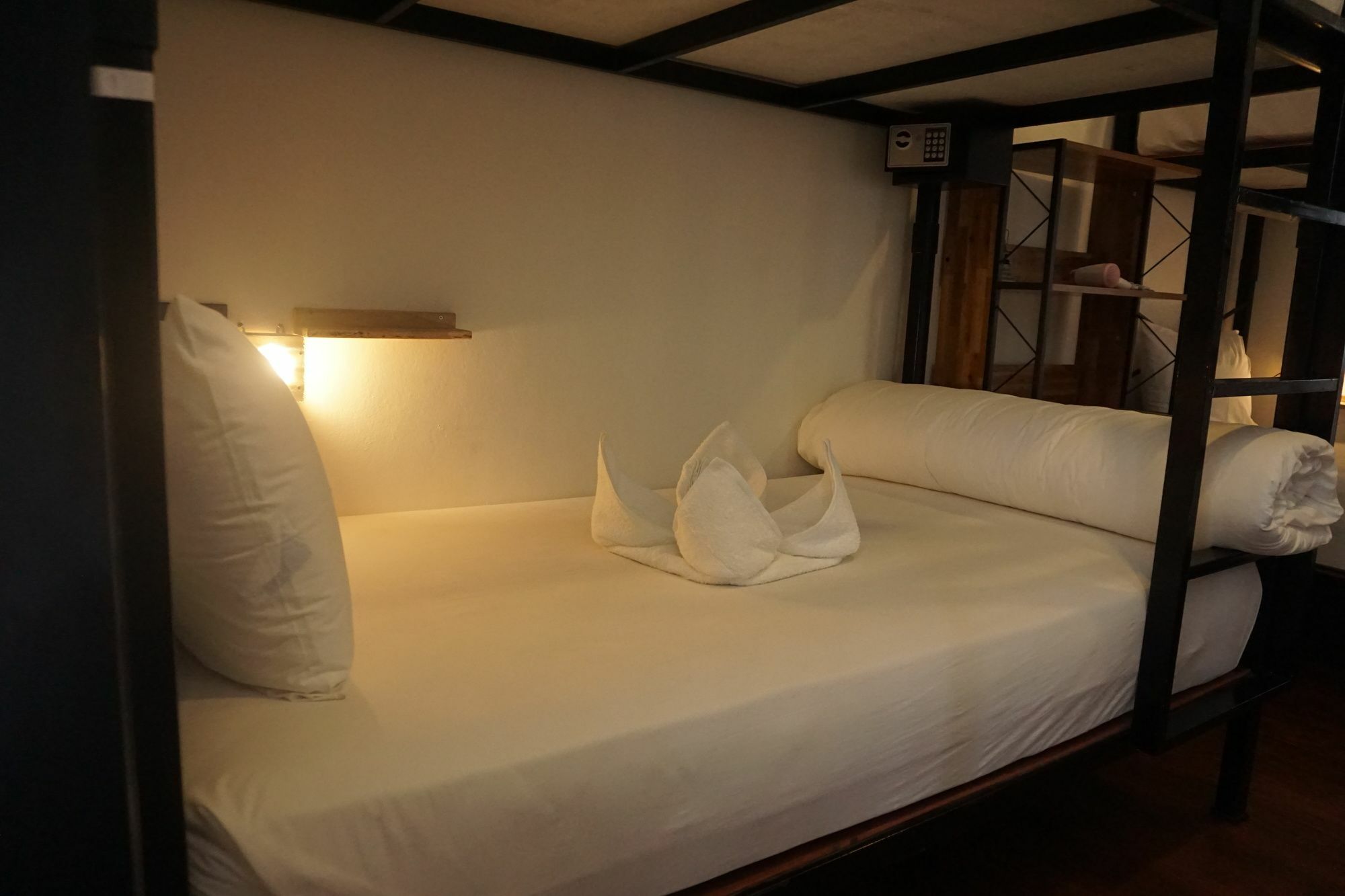 Sherloft Home & Hostel Chiang Mai Eksteriør bilde